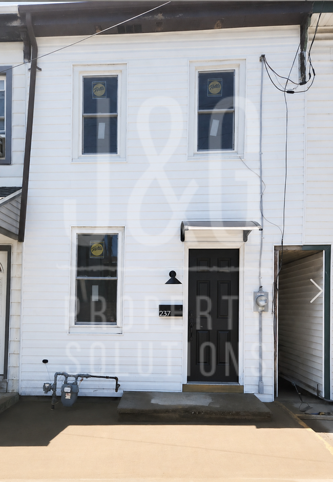 Building Photo - 237 S Partridge St