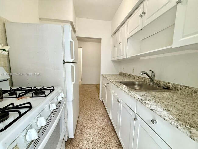 Building Photo - 780 81st St