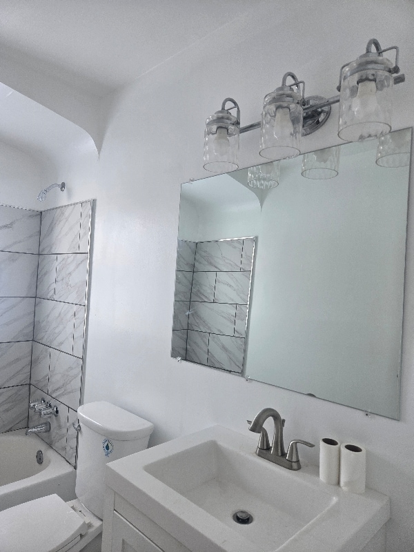 Building Photo - 14274 Kilbourne Ave