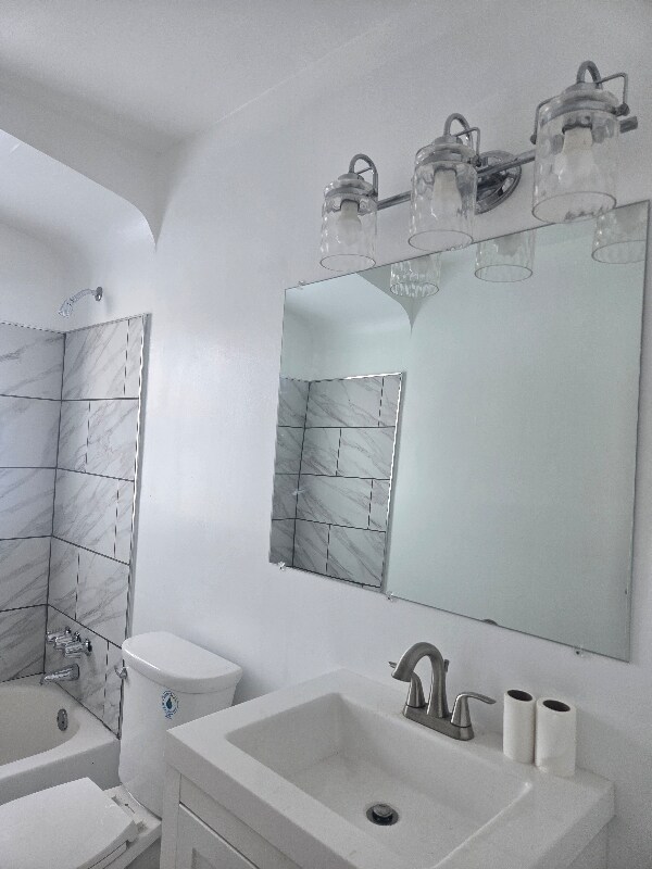 Foto del edificio - 14274 Kilbourne Ave