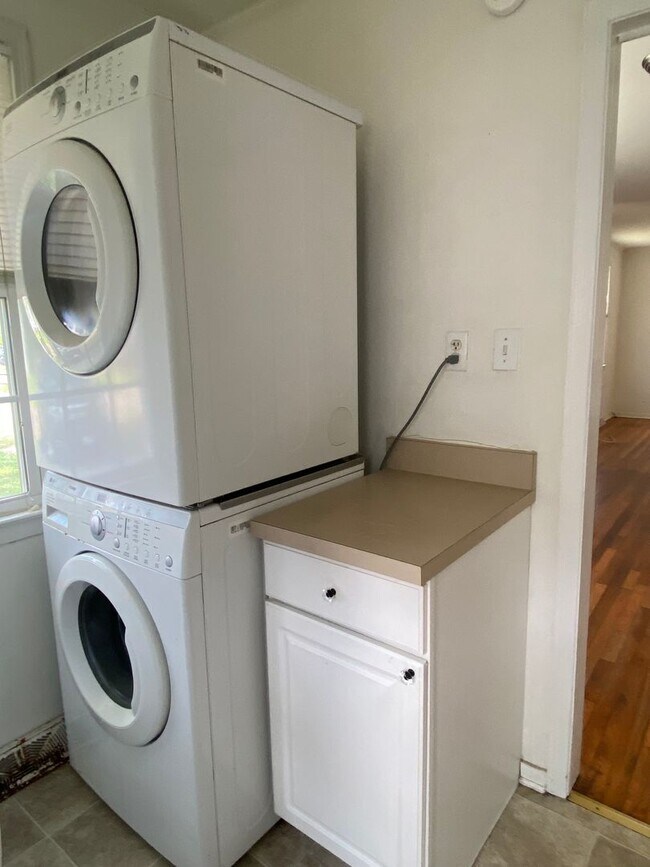 Foto del edificio - Three Beds, One Bath in Highland Springs. ...