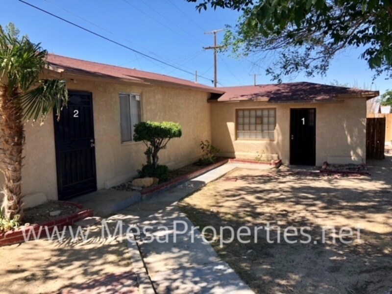 900 W Buena Vista St Unit 1 (back)