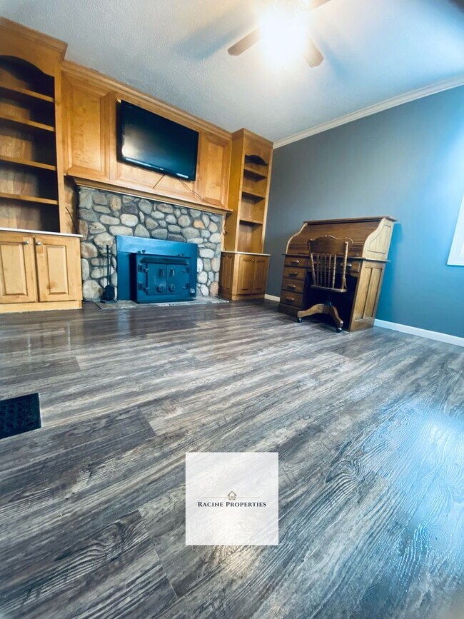 Foto del edificio - Welcome to your next home adventure in the charming town of Gray Court!