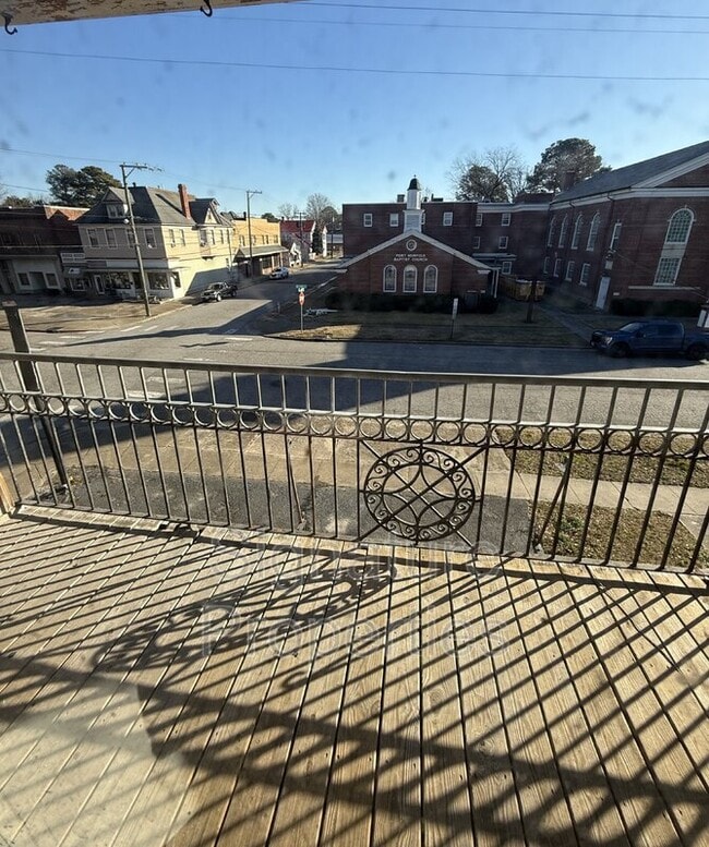 Photo - 2711 Detroit St Apartment