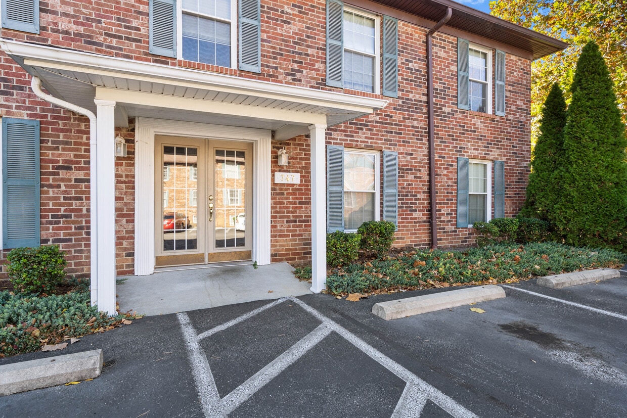 747 #1 - Front Door - 747 N Hite Ave