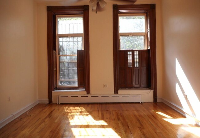 Building Photo - 33 Halsey St