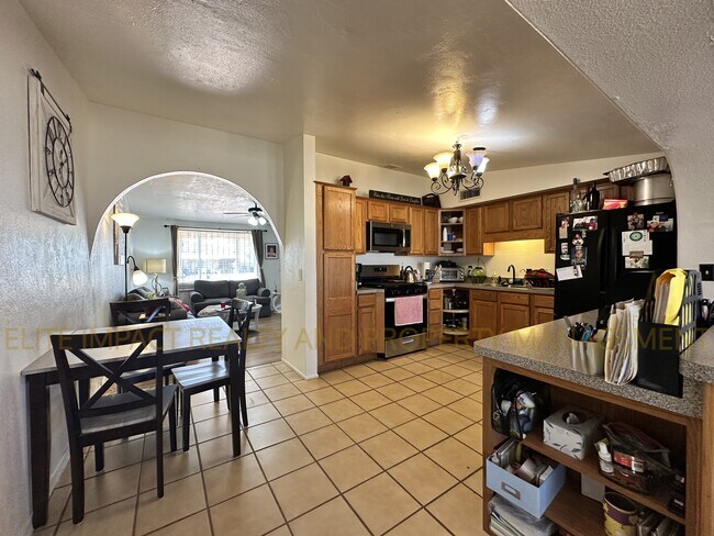 Building Photo - 4650 E Calle Aurora