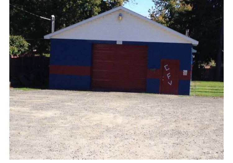 Primary Photo - 1050 Main St