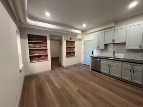 Building Photo - 160 Seabury St