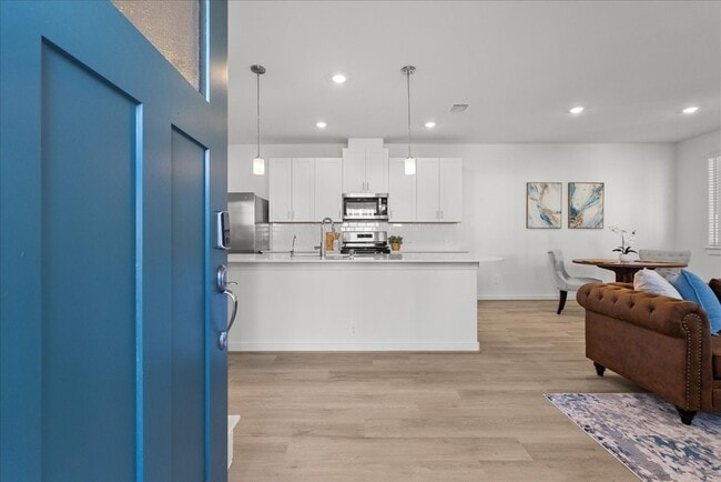 Building Photo - 535 Avisa Dr