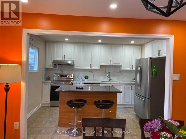 Building Photo - 14 Phalen Crescent