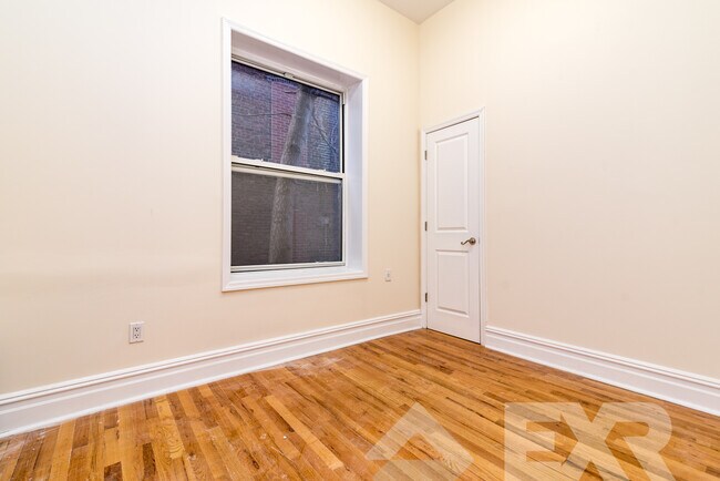 Foto del edificio - 803 Nostrand Ave