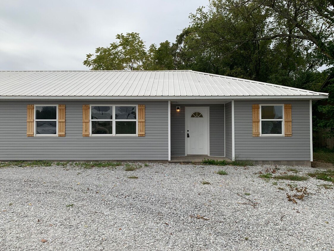 118 N School Duplex Apartment for Rent in Goodman, MO