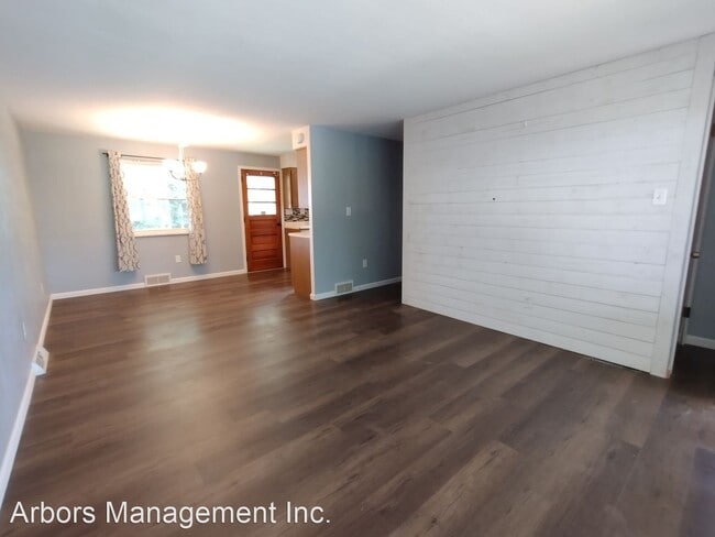 Building Photo - 3 br, 1.5 bath House - 515 St. Andrews Drive