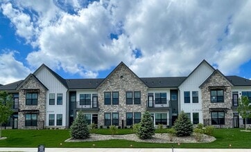 Building Photo - The Crossings