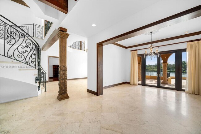 Building Photo - 4970 N Kendall Dr