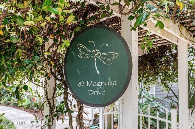 Foto del edificio - 82 Magnolia Dr
