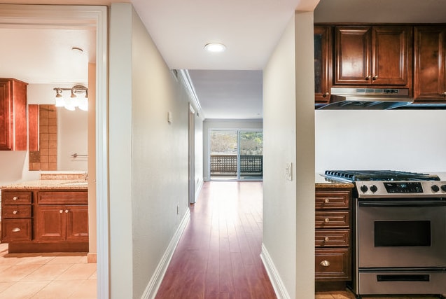 Building Photo - Beautiful 2 Bedroom 2 Bathroom Condo in La...