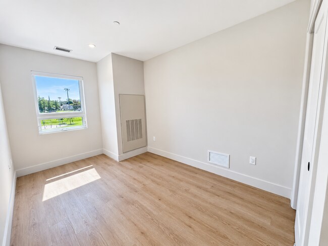 Building Photo - 8 Hutt Ln