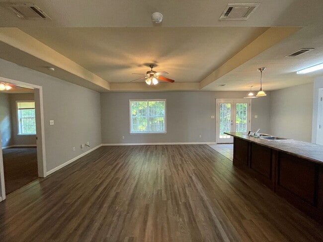 Foto del edificio - Comfortable 3-Bedroom Home with Open Layout