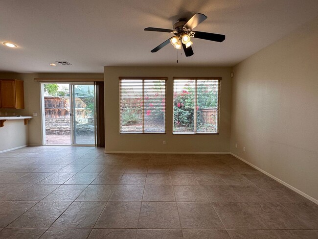 Building Photo - Eastlake - Modern 3bd/2.5ba Single Family ...