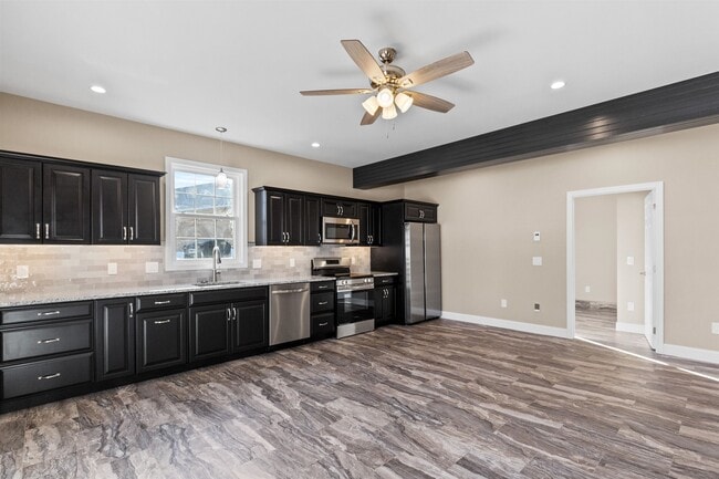 Building Photo - 6 Latchkey Ln