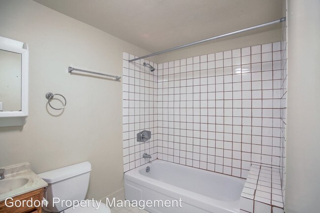 Foto del edificio - 1364 Grove St