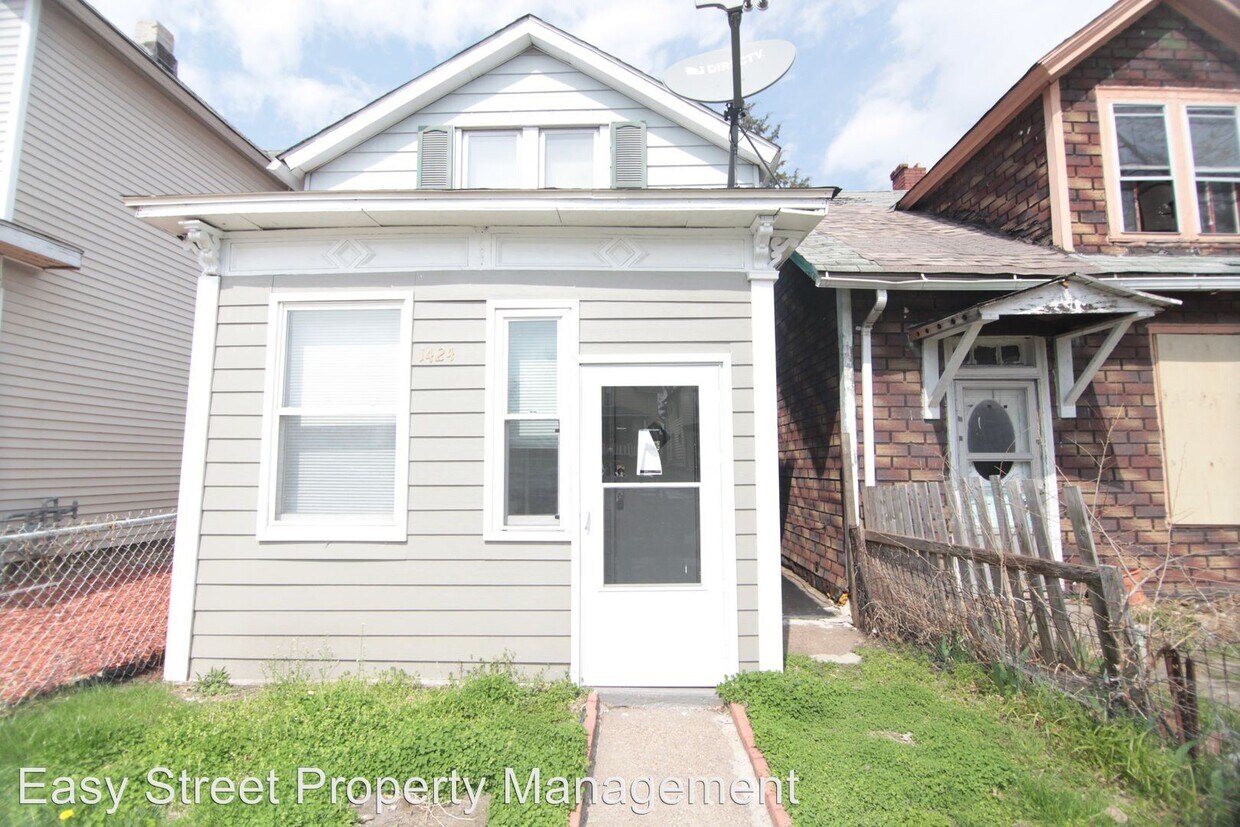 Primary Photo - 2 br, 1 bath House - 1424 W. 3rd St.