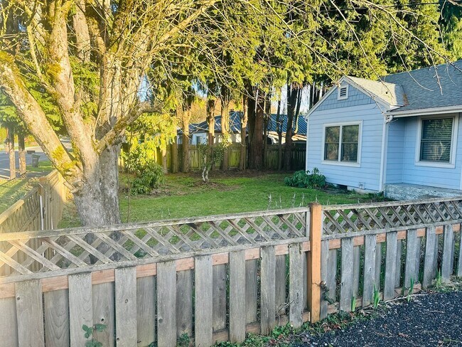 Foto del edificio - Charming Updated Home Centrally Located