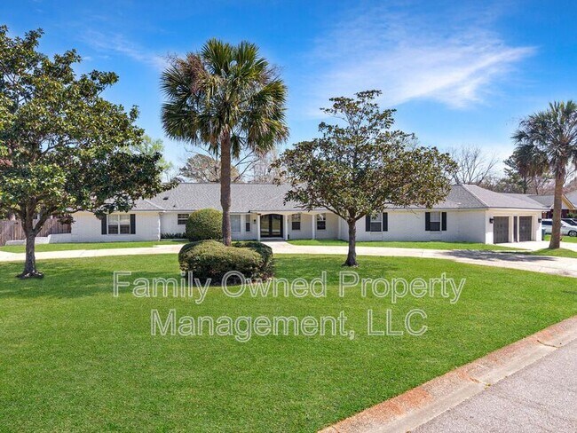 Building Photo - 23 Shadowmoss Pkwy
