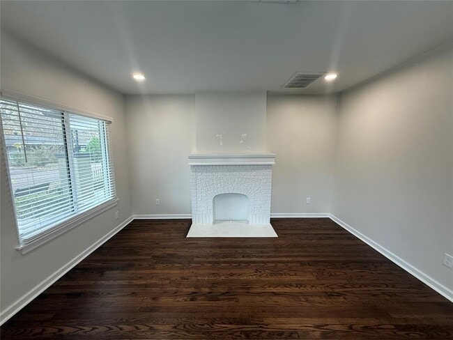 Building Photo - 1205 Military Ct