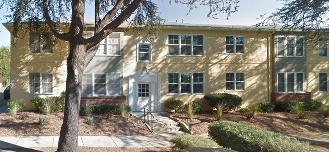 Building Photo - 2145 Montana Ave