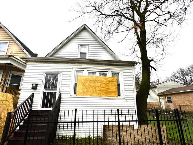 Building Photo - 6755 S Throop St