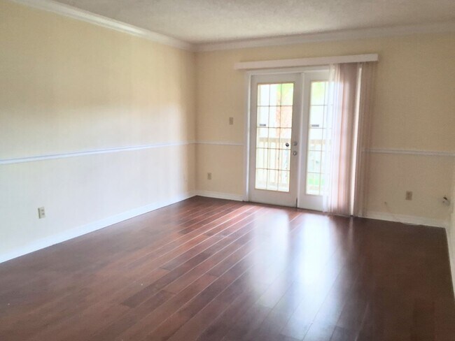 Building Photo - Peaceful Garden View 1/1 Condo with wood f...