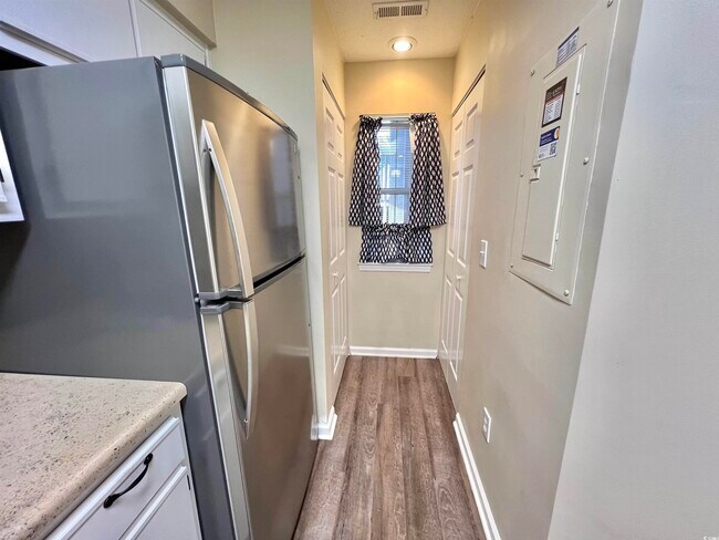 Foto del edificio - 607 Waterway Village Blvd