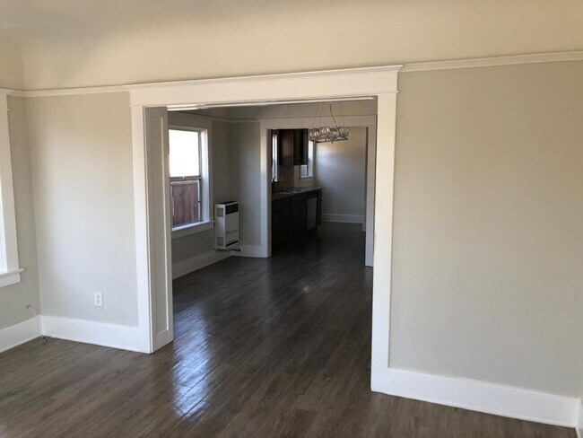 Building Photo - 142 S Vendome St