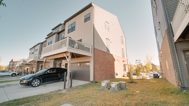 Building Photo - 2630 Jetstream Rd