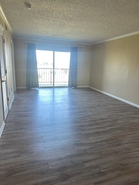 Foto del edificio - 1650 Harbor Dr