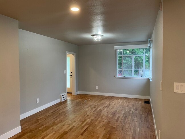 Photo - OLD TOWN LOUISVILLE 2 Bed 1 Bath CHARMER-$500 Off First Month's Rent! House