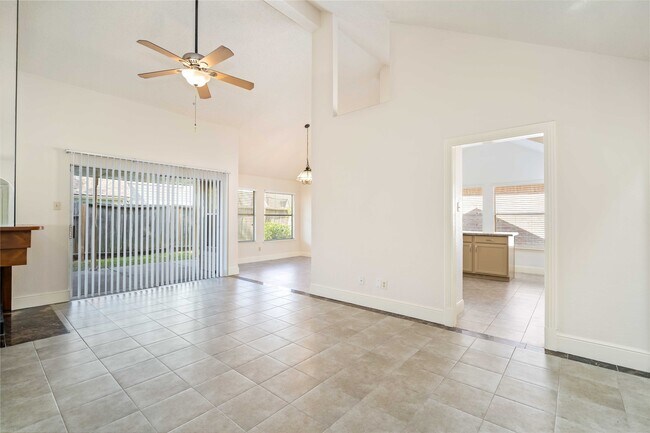 Building Photo - 16054 Hidden Acres Dr