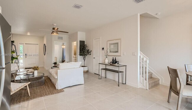 Building Photo - 413 NE 1st Ave