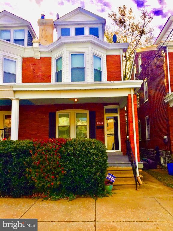 Primary Photo - 253 Roxborough Ave