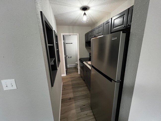 Building Photo - Beautiful 1 bedroom 1 Bathroom First Floor...