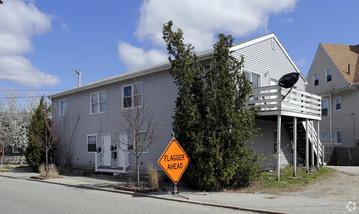 312 Knight St, Providence, RI 02909 Apartments in Providence, RI
