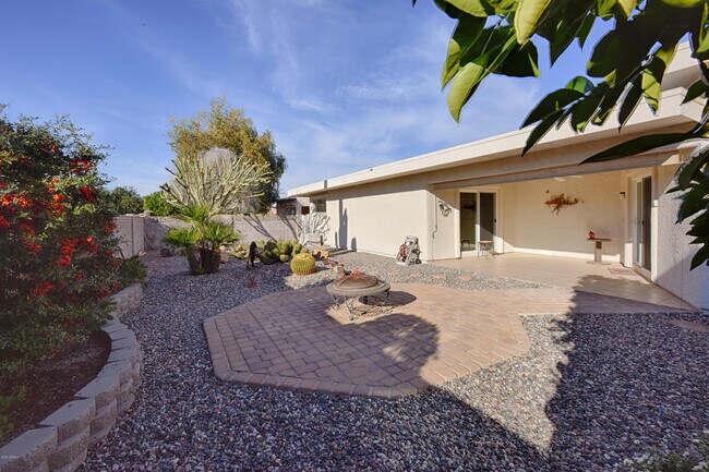 Building Photo - 16430 N Desert Holly Dr