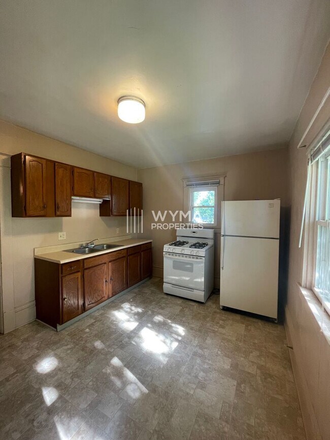 253 Knapp St NE Unit 2, Grand Rapids, MI 49505 Room for Rent in Grand