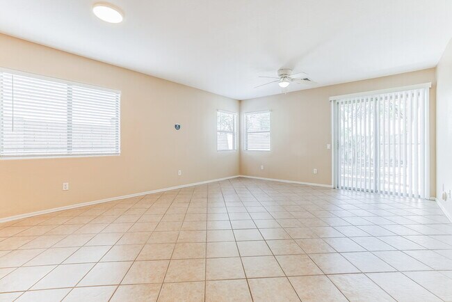 Foto del edificio - 43254 W Cowpath Rd