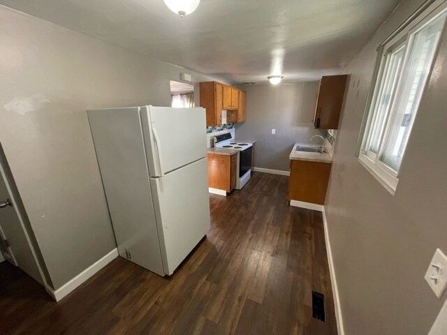 Foto del edificio - 4326 W 152nd St