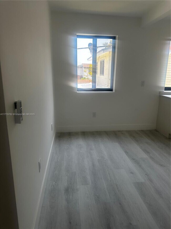 Foto del edificio - 1101 SW 12th Ct