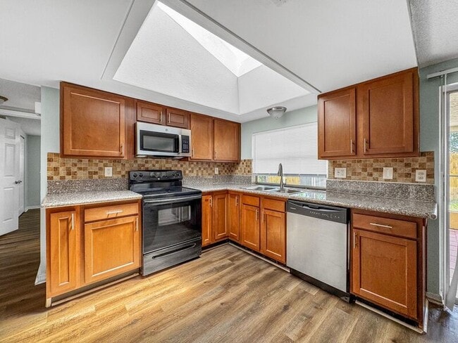 Building Photo - 7412 Sequoia Dr